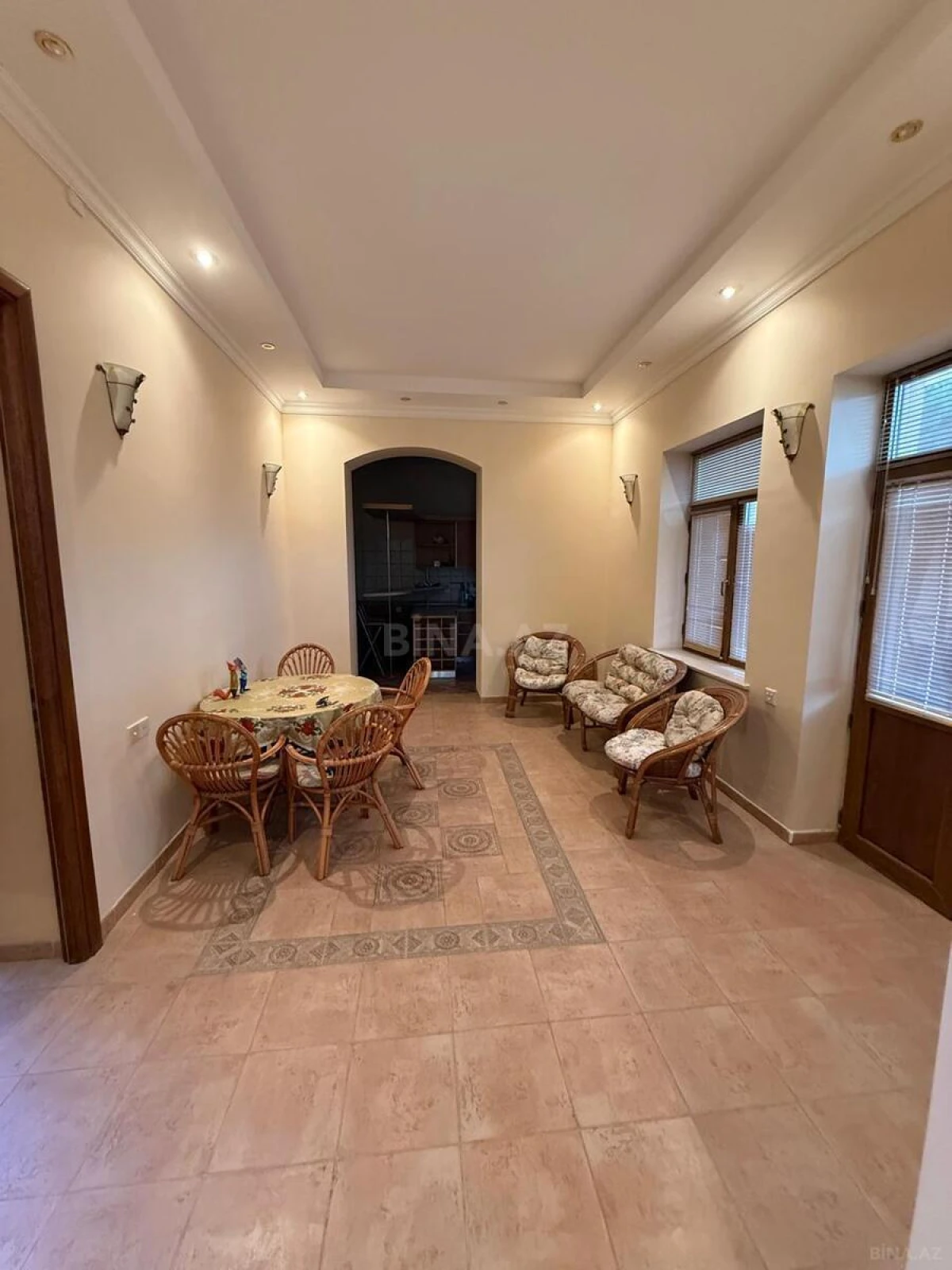 Satılır 6 otaqlı həyət evi 280 m²