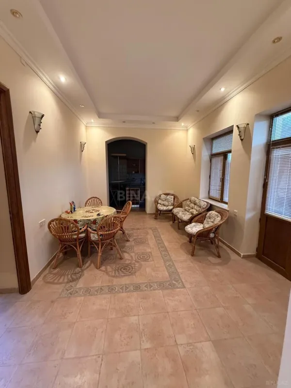 Satılır 6 otaqlı həyət evi 280 m²