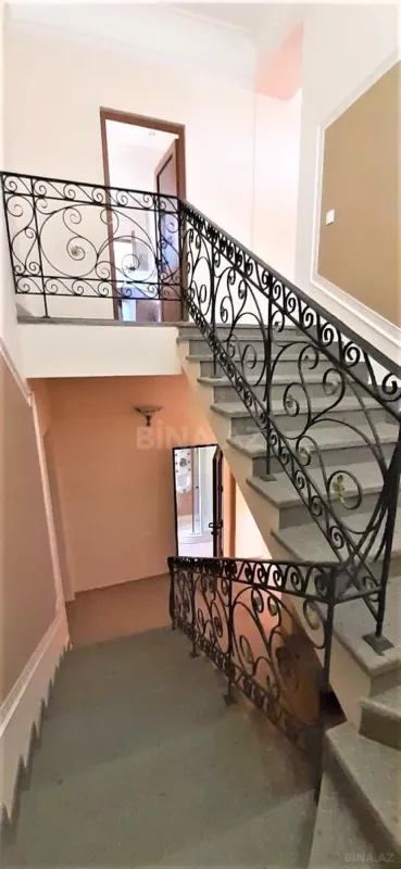 Satılır 6 otaqlı həyət evi 280 m²