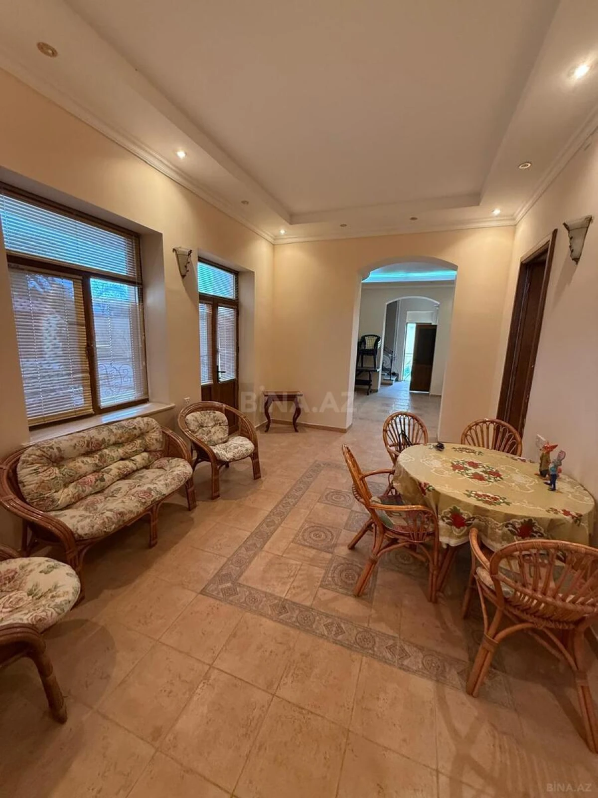 Satılır 6 otaqlı həyət evi 280 m²