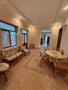 Satılır 6 otaqlı həyət evi 280 m²