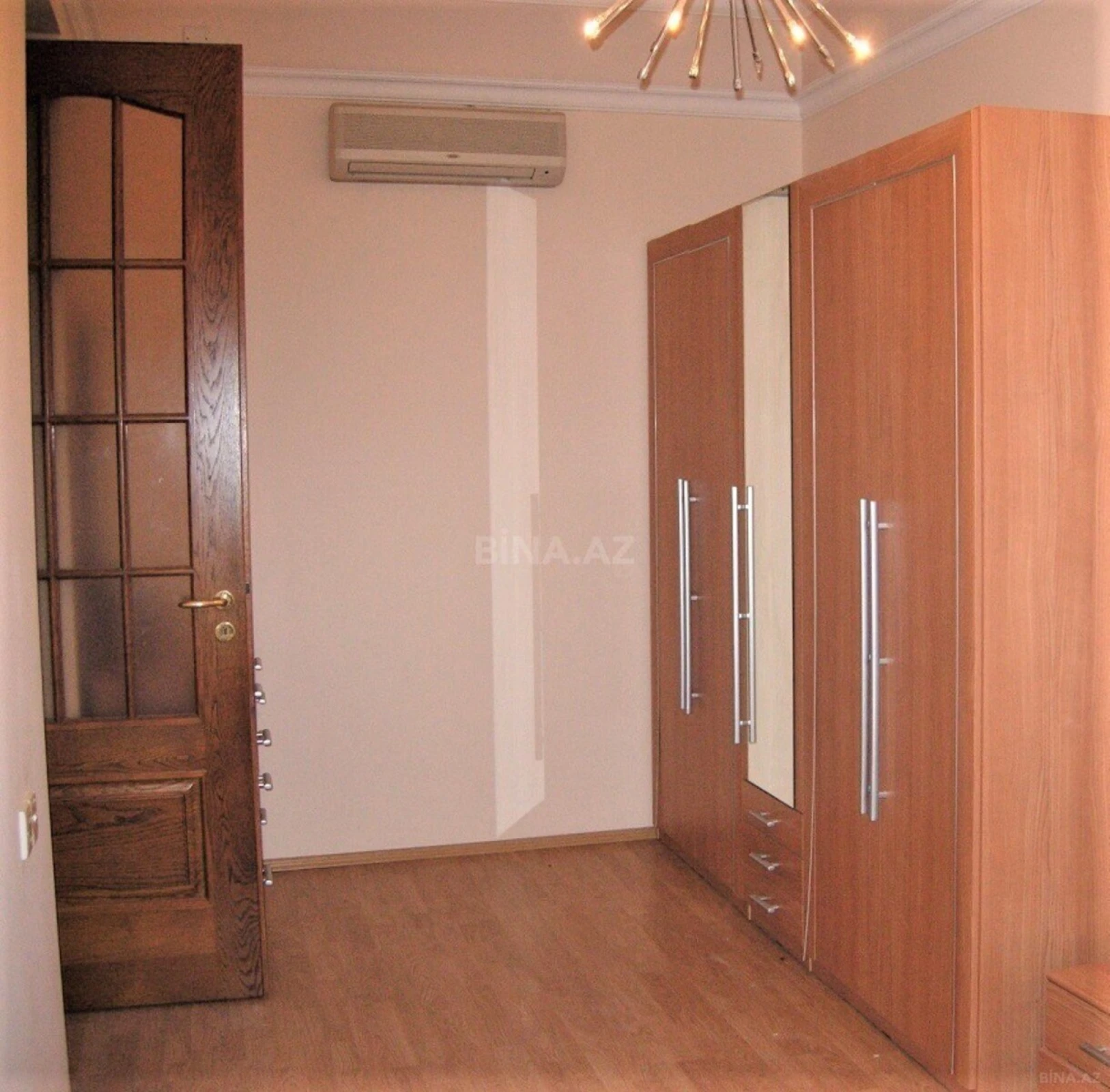 Satılır 6 otaqlı həyət evi 280 m²