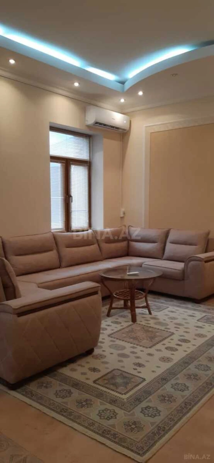 Satılır 6 otaqlı həyət evi 280 m²