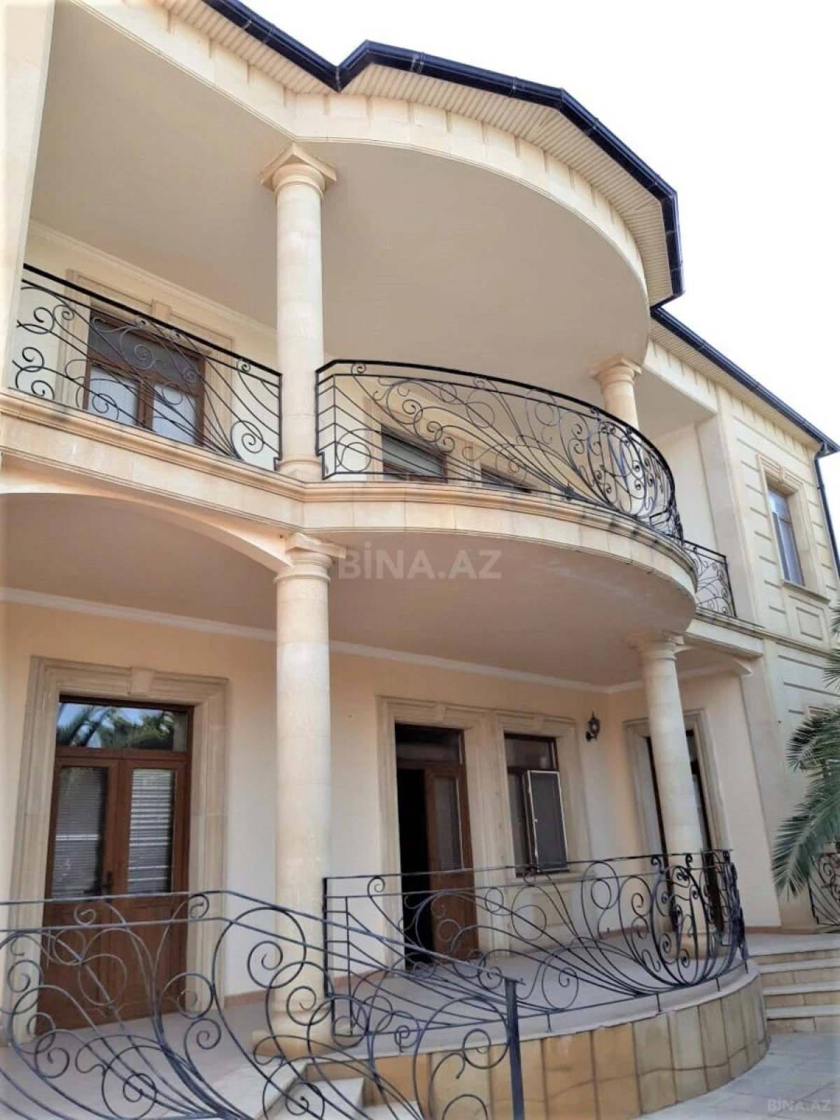 Satılır 6 otaqlı həyət evi 280 m²