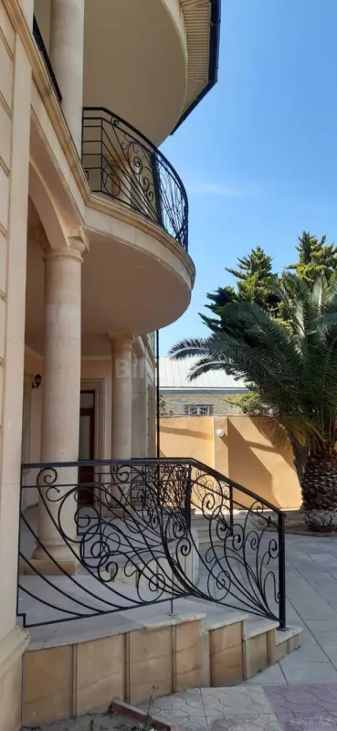 Satılır 6 otaqlı həyət evi 280 m²