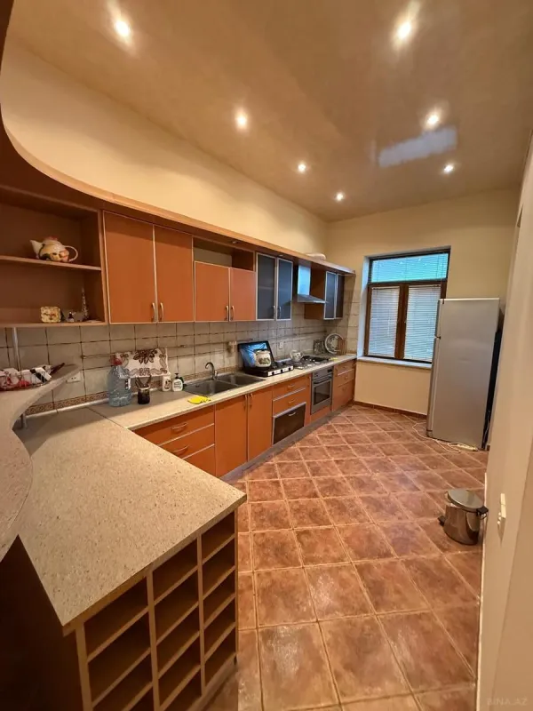 Satılır 6 otaqlı həyət evi 280 m²