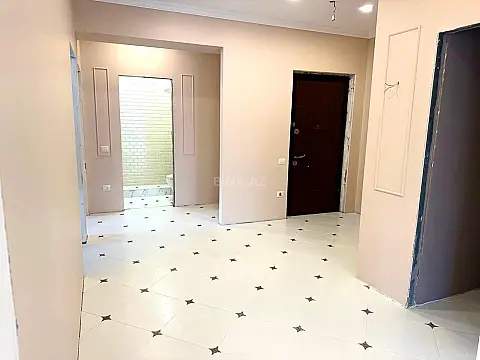 Satılır 4 otaqlı mənzil 182 m²