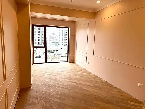 Satılır 4 otaqlı mənzil 182 m²