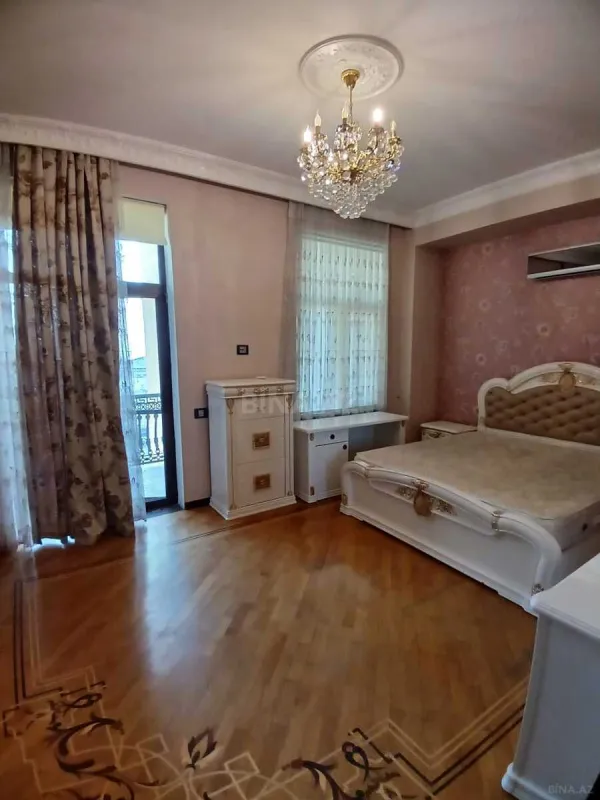 Kirayə verilir 4 otaqlı ofis 200 m²