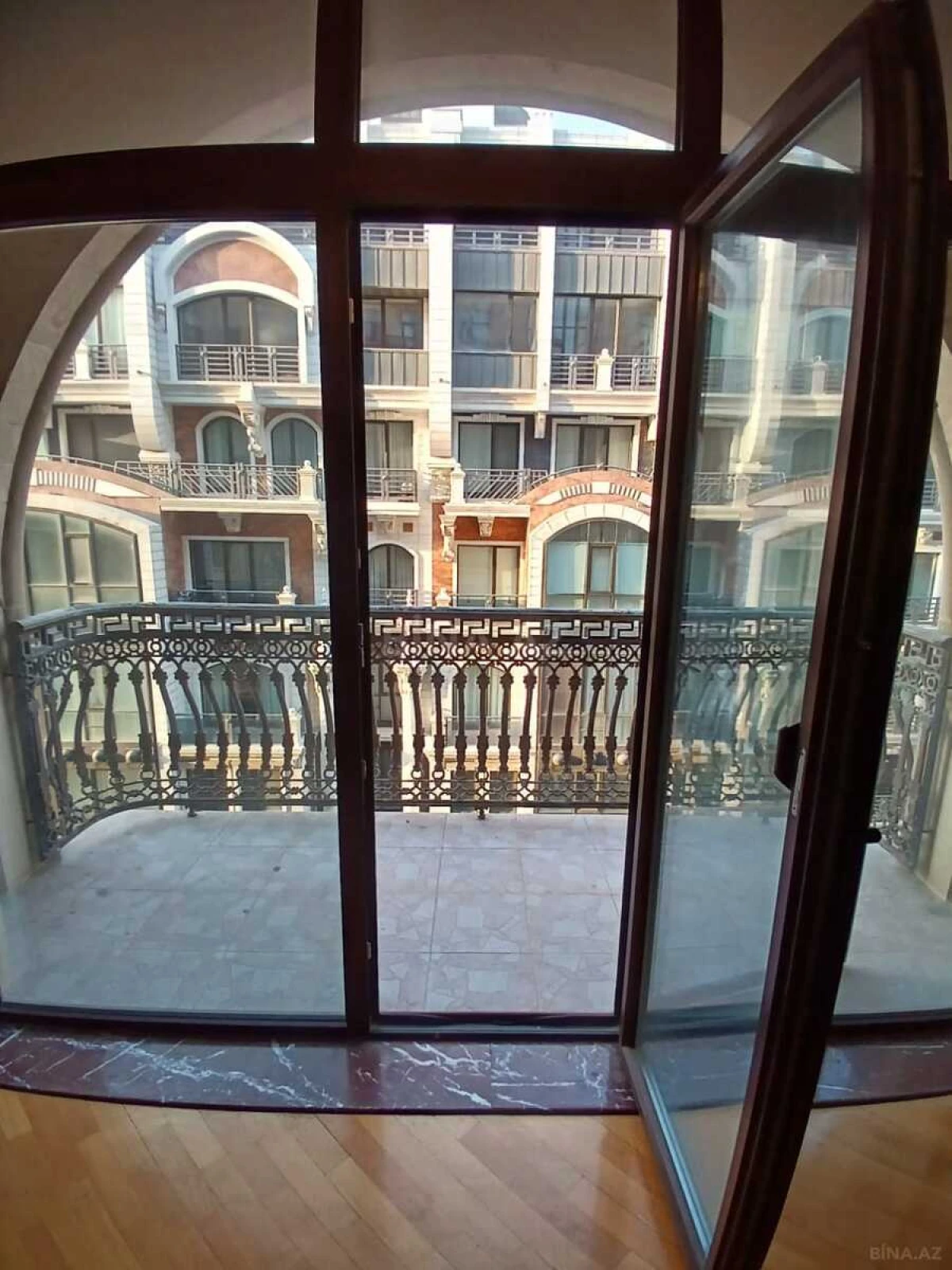 Kirayə verilir 4 otaqlı ofis 200 m²