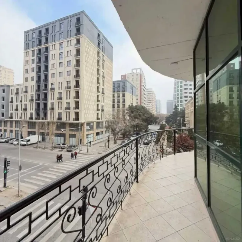 Satılır 3 otaqlı mənzil 150 m²
