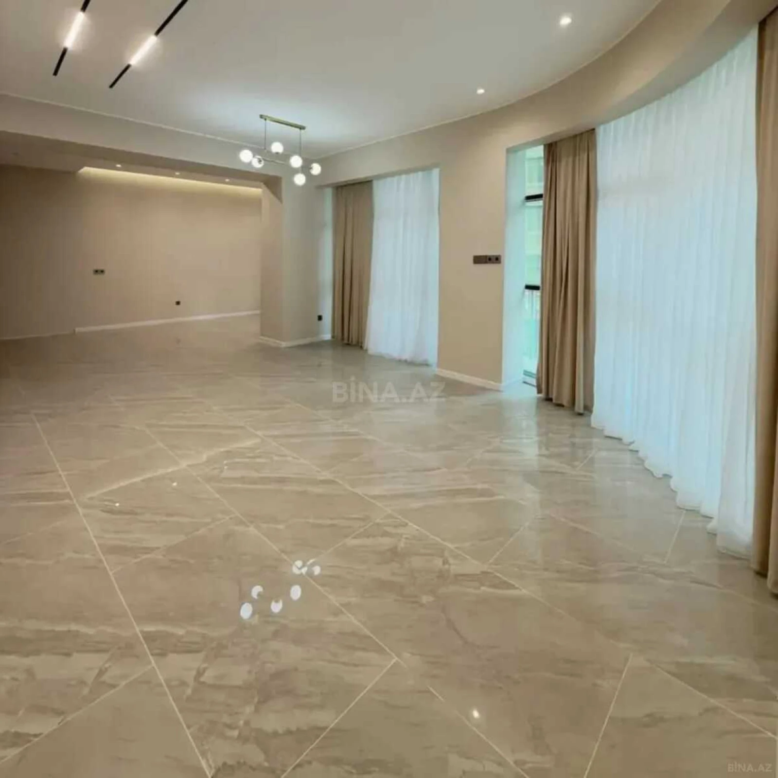 Satılır 3 otaqlı mənzil 150 m²