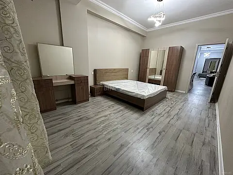 Satılır 2 otaqlı mənzil 93 m²