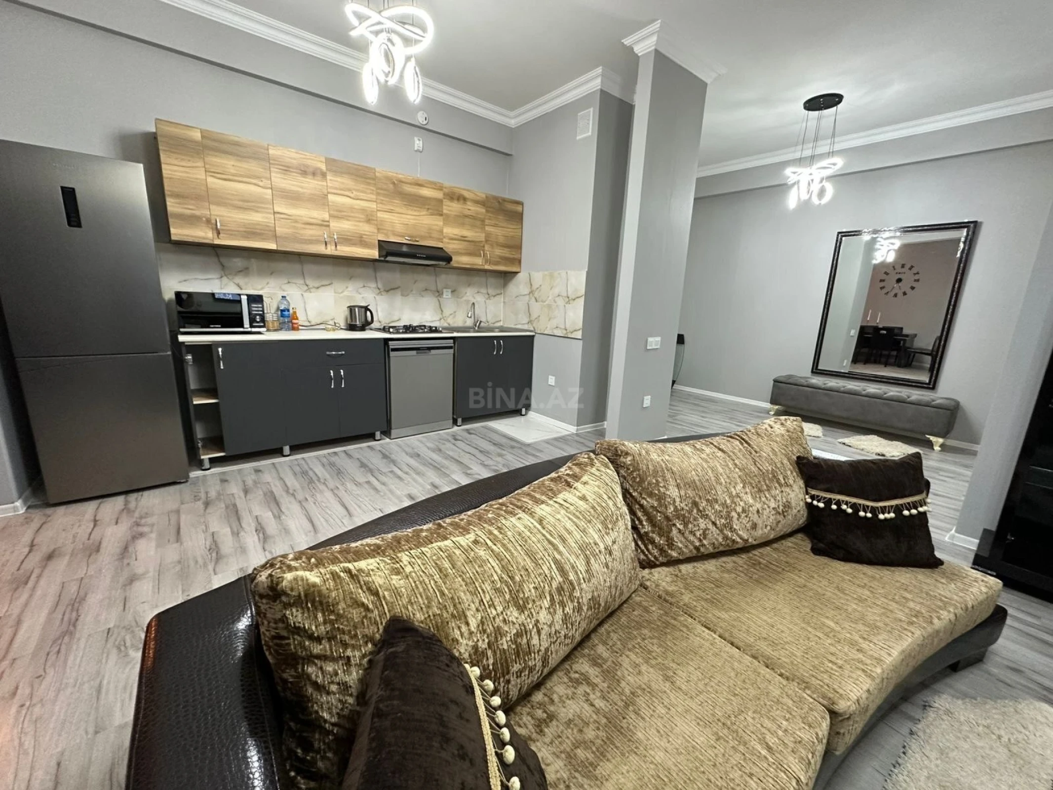 Satılır 2 otaqlı mənzil 93 m²