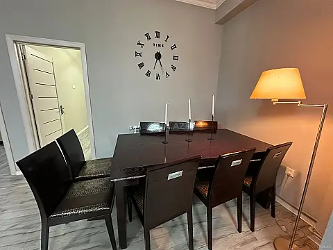 Satılır 2 otaqlı mənzil 93 m²
