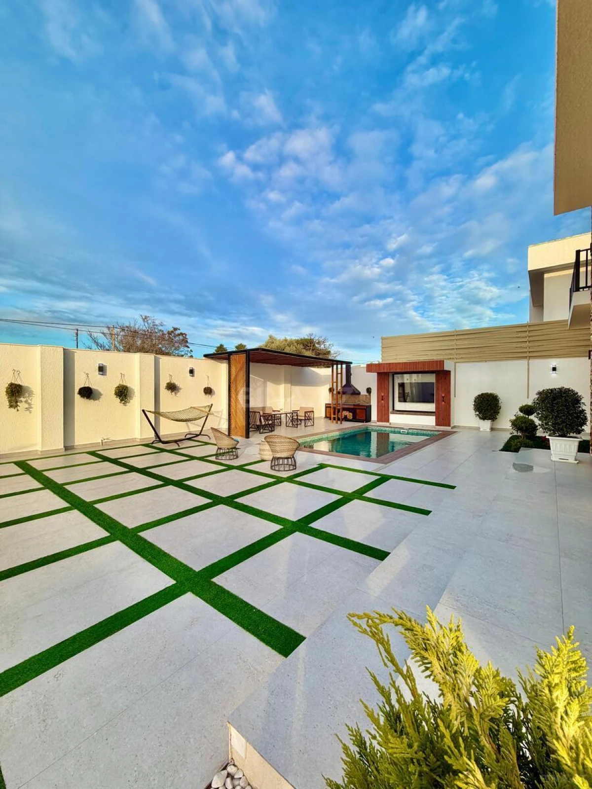 Satılır 5 otaqlı həyət evi 390 m²