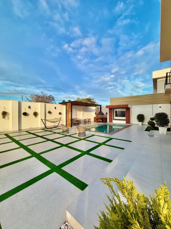 Satılır 5 otaqlı həyət evi 390 m²