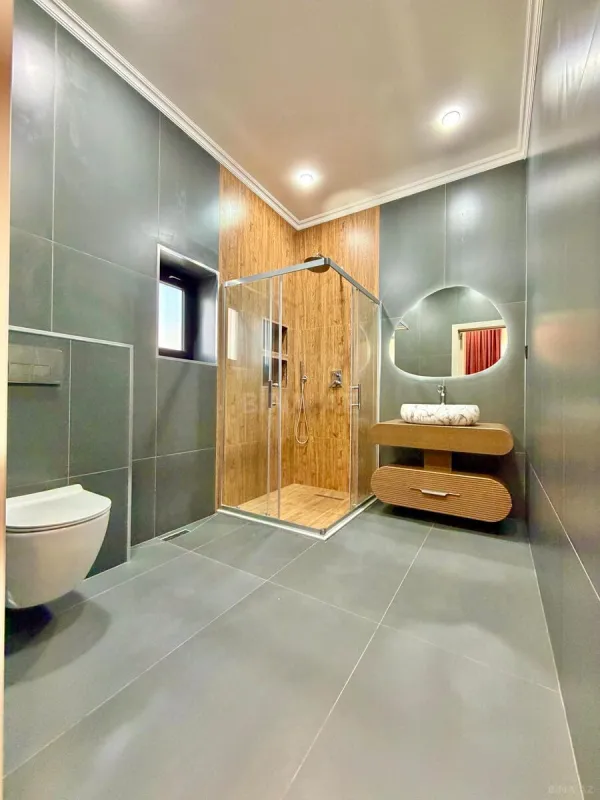 Satılır 5 otaqlı həyət evi 390 m²