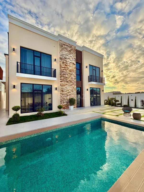 Satılır 5 otaqlı həyət evi 390 m²