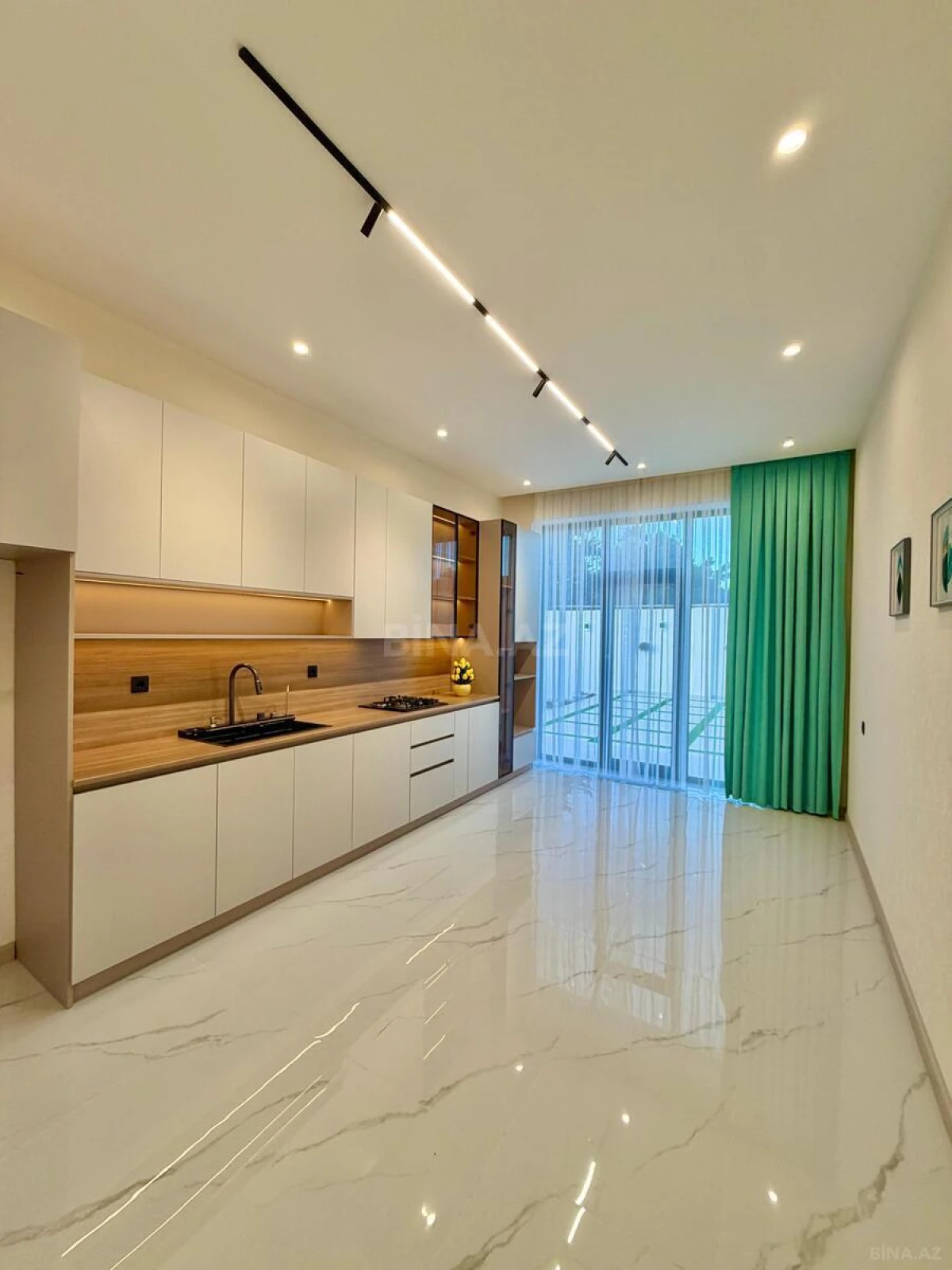 Satılır 5 otaqlı həyət evi 390 m²