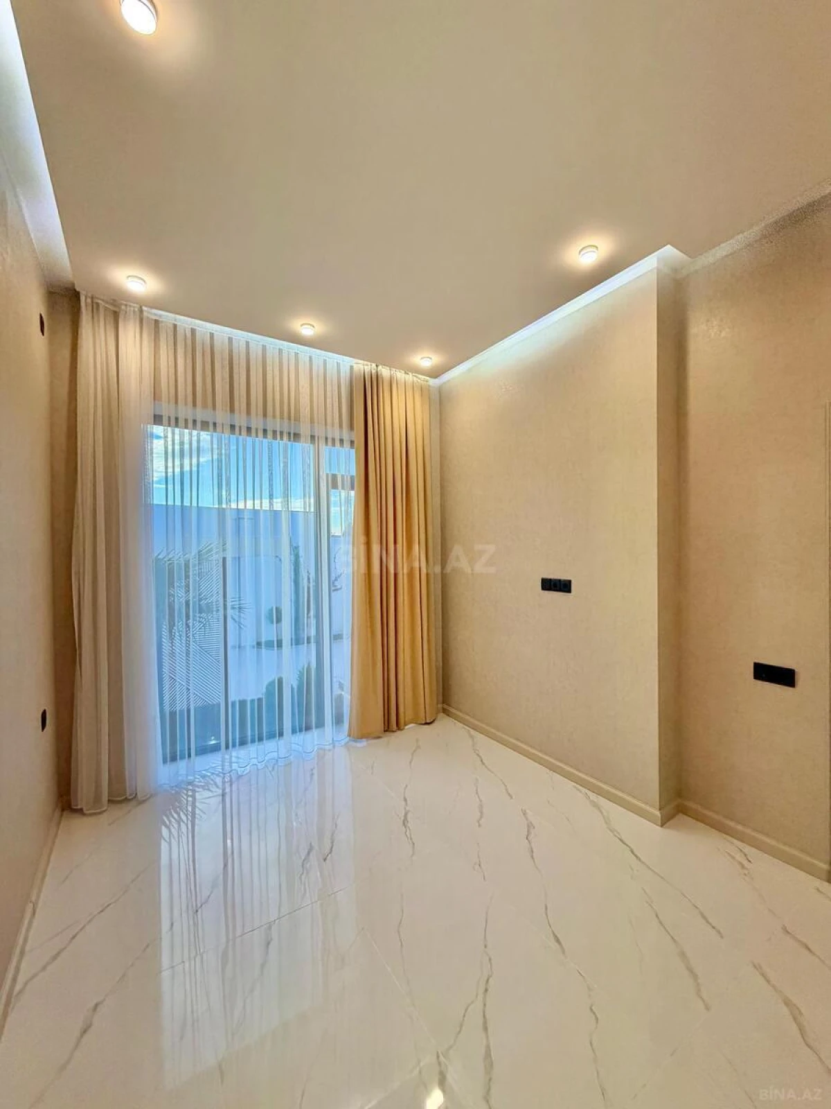 Satılır 5 otaqlı həyət evi 390 m²