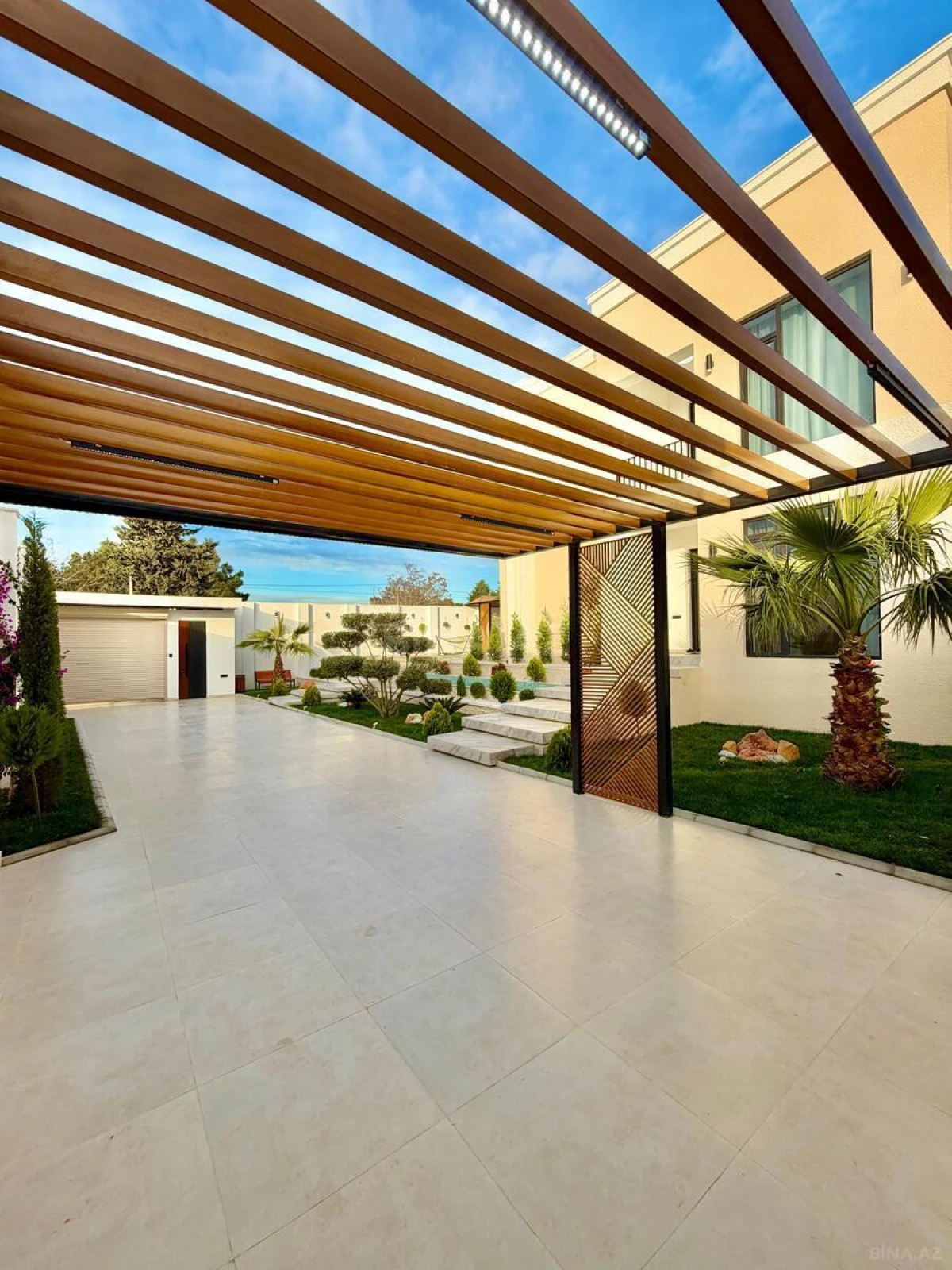 Satılır 5 otaqlı həyət evi 390 m²