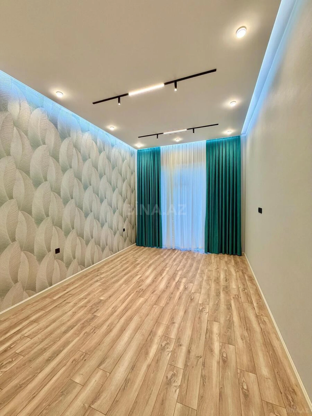 Satılır 5 otaqlı həyət evi 390 m²