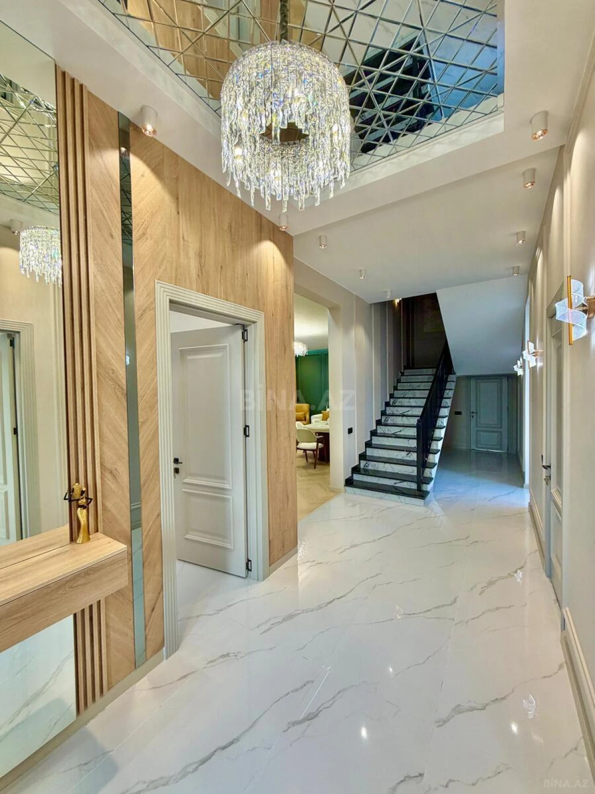 Satılır 5 otaqlı həyət evi 390 m²