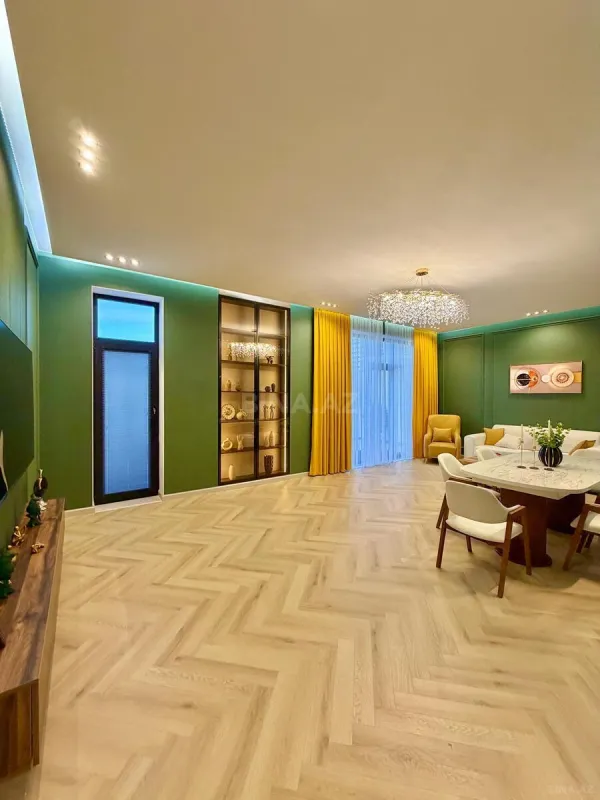 Satılır 5 otaqlı həyət evi 390 m²