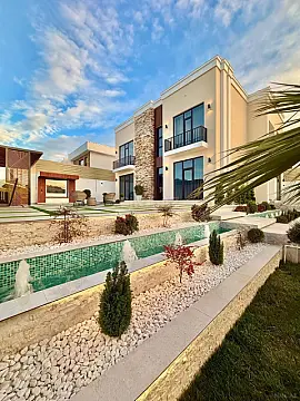 Satılır 5 otaqlı həyət evi 390 m²