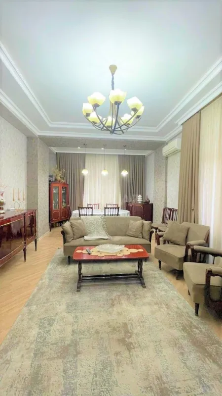 Satılır 3 otaqlı mənzil 120 m²