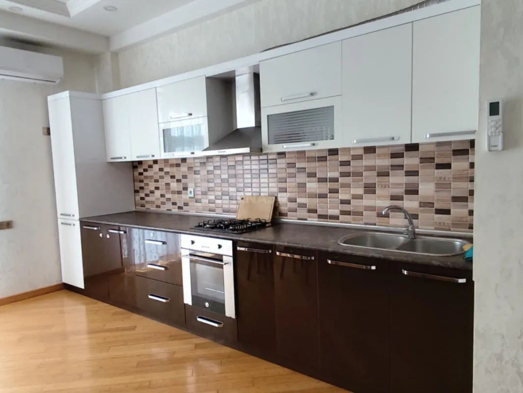 Kirayə verilir 2 otaqlı mənzil 100 m²