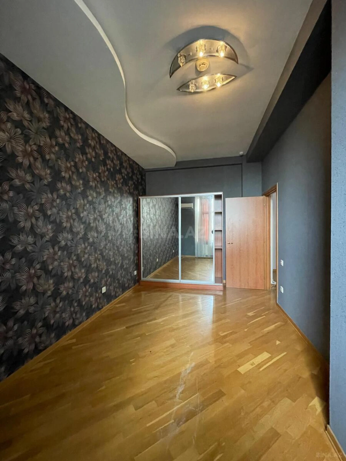Kirayə verilir 4 otaqlı ofis 150 m²