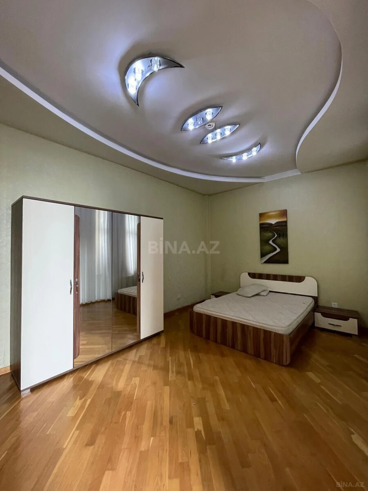 Kirayə verilir 4 otaqlı ofis 150 m²