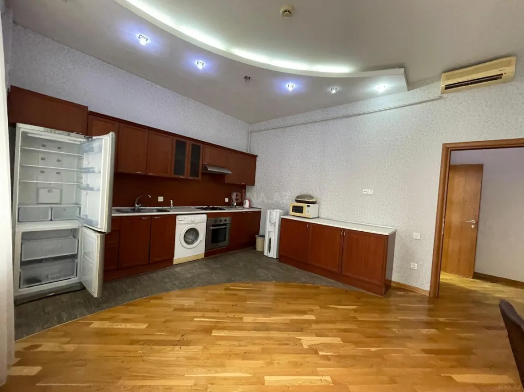Kirayə verilir 4 otaqlı ofis 150 m²