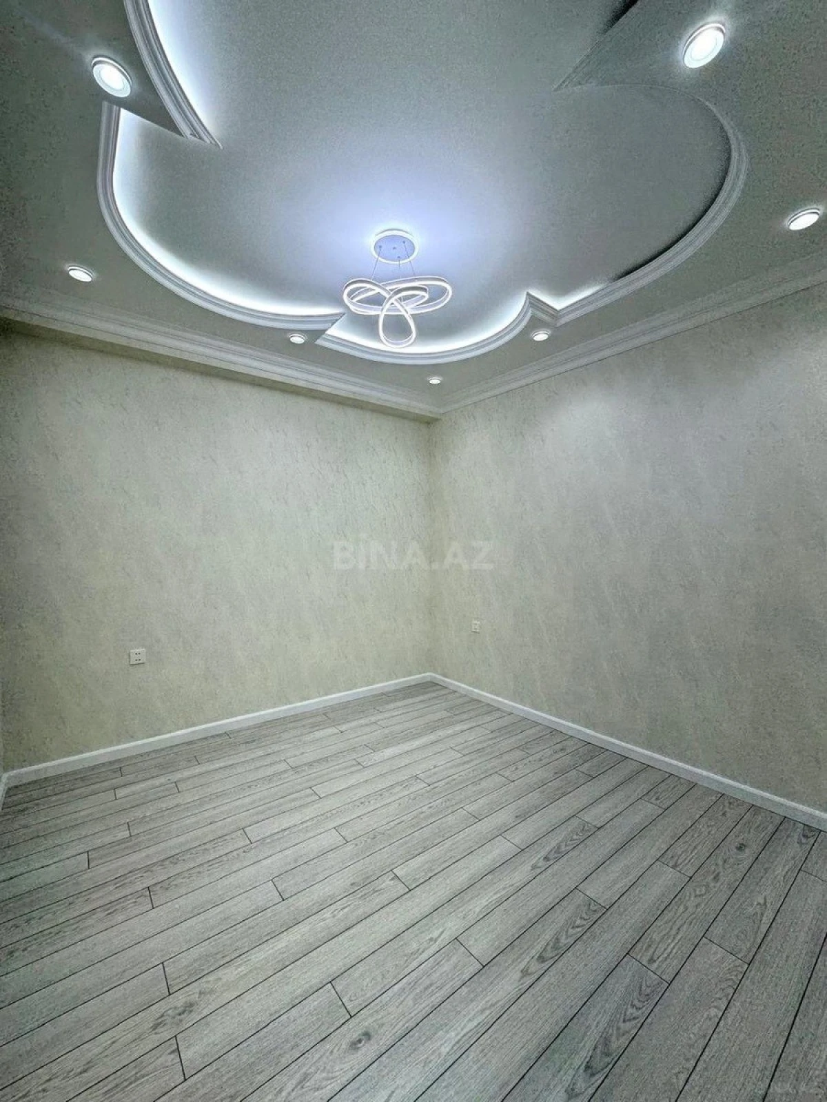 Satılır 3 otaqlı mənzil 95 m²