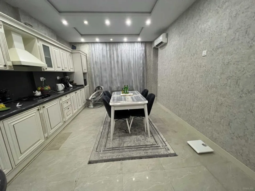 Satılır 4 otaqlı mənzil 230 m²