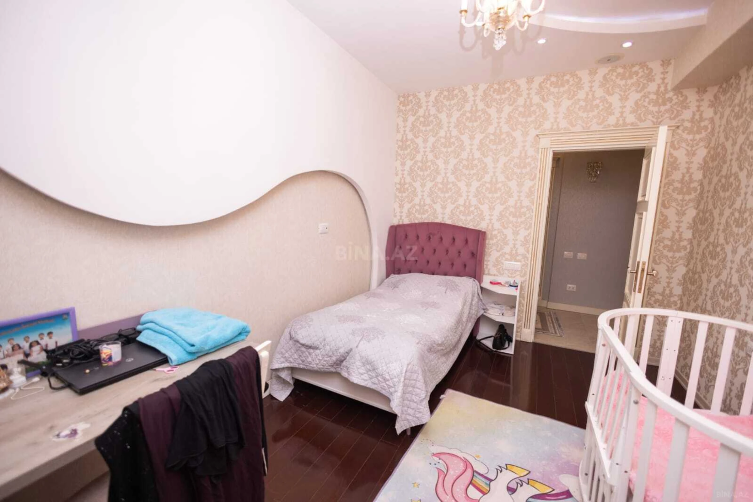 Satılır 4 otaqlı mənzil 230 m²