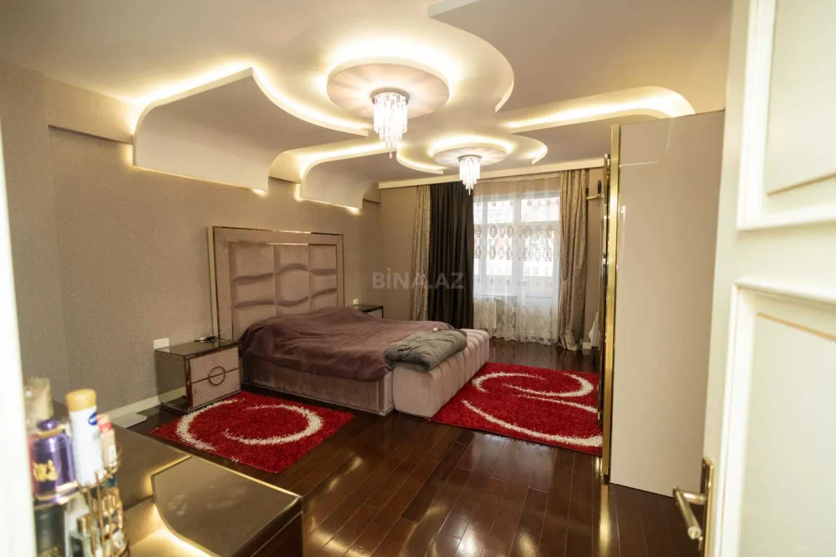 Satılır 4 otaqlı mənzil 230 m²