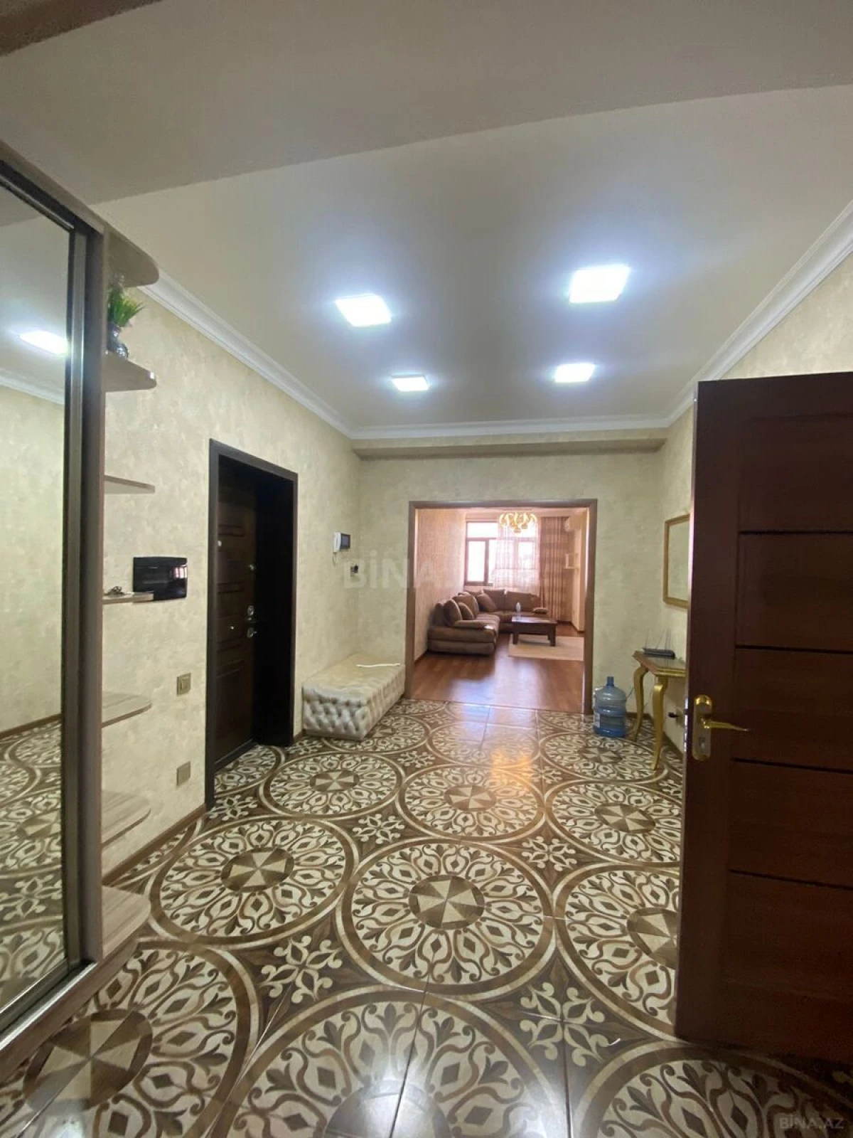 Kirayə verilir 3 otaqlı mənzil 120 m²