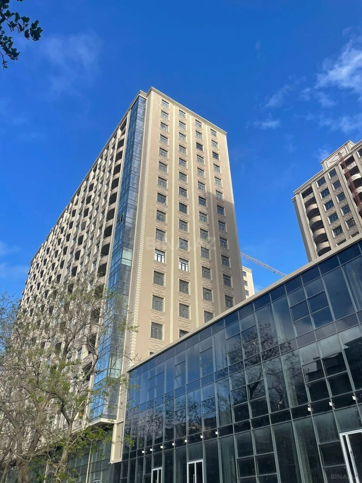 Satılır 3 otaqlı mənzil 135 m²
