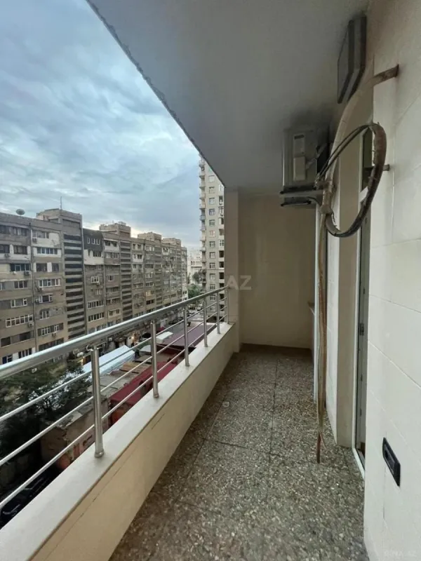 Satılır 4 otaqlı mənzil 177 m²
