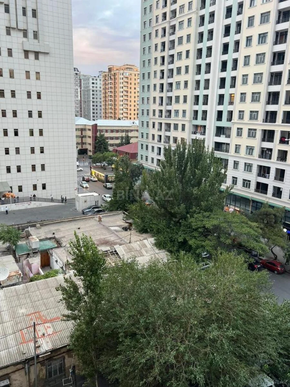 Satılır 4 otaqlı mənzil 177 m²