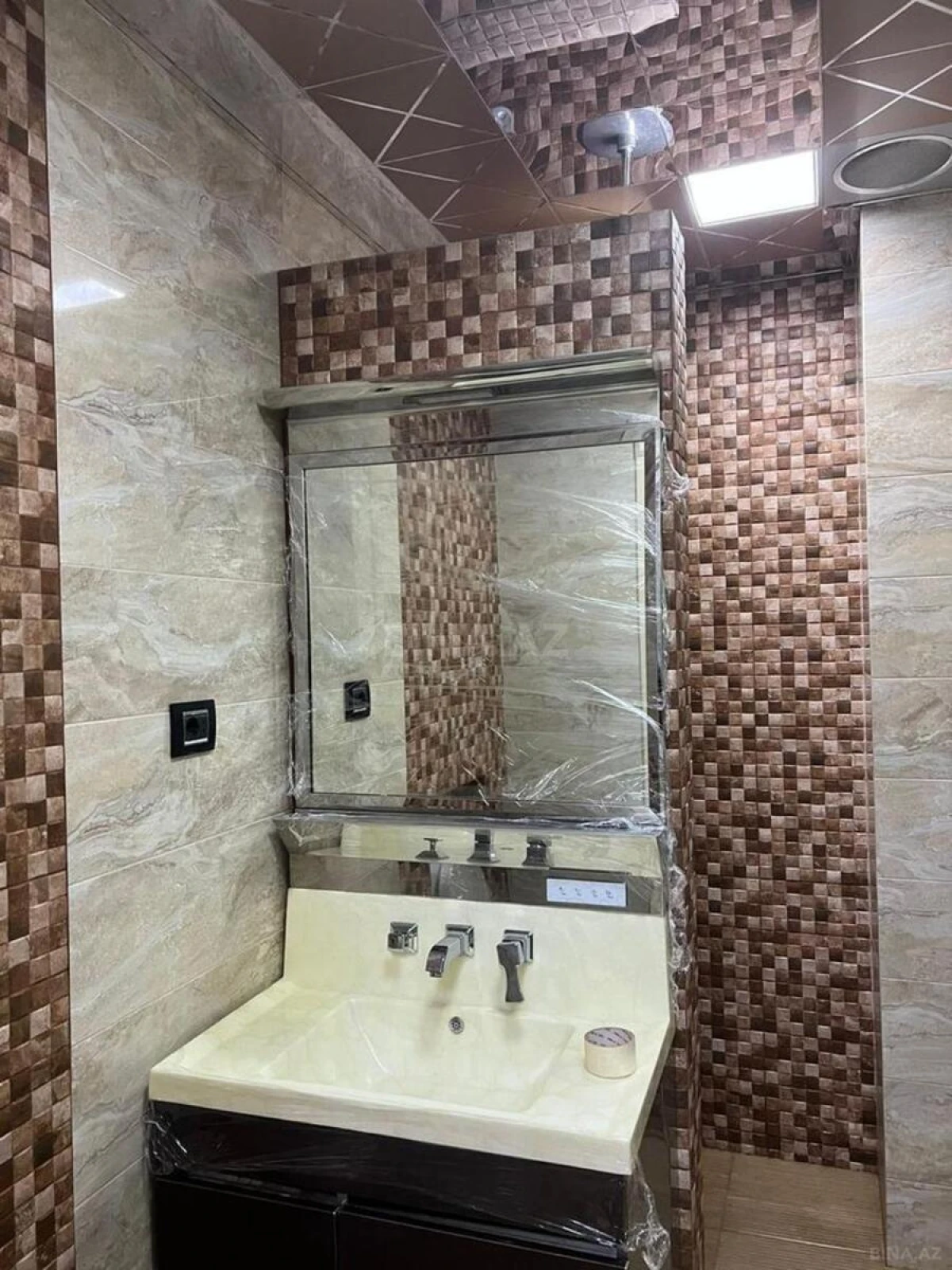 Satılır 4 otaqlı mənzil 177 m²