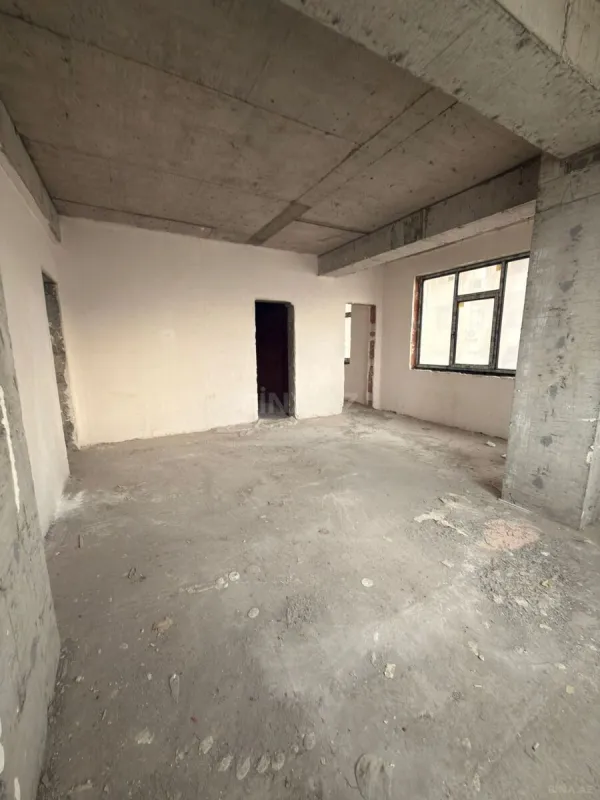 Satılır 4 otaqlı mənzil 235 m²