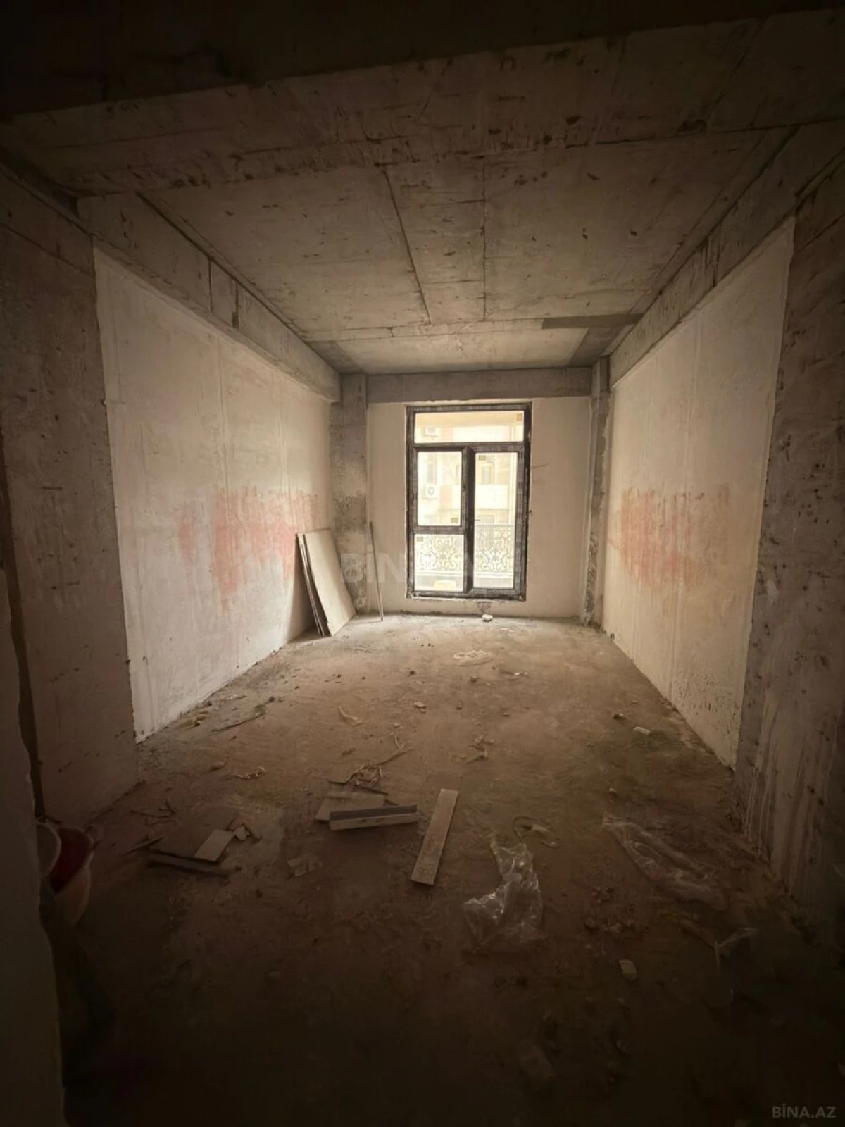 Satılır 4 otaqlı mənzil 235 m²