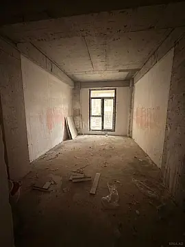 Satılır 4 otaqlı mənzil 235 m²