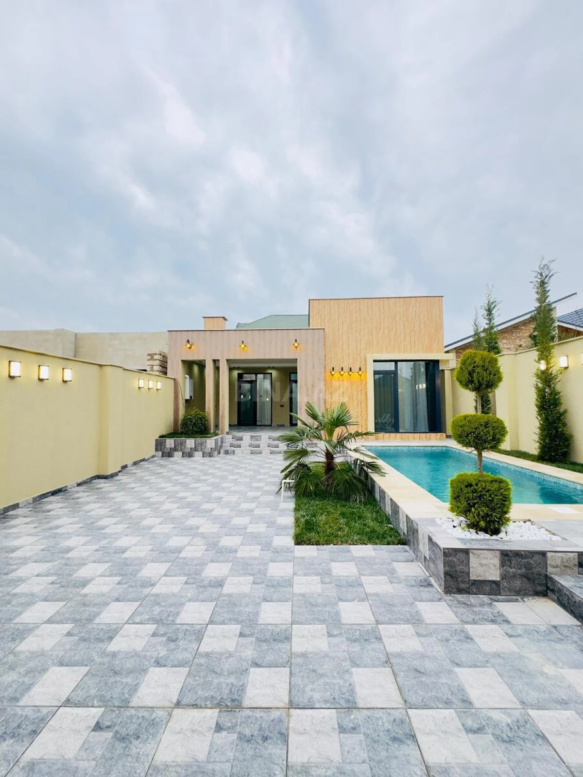 Satılır 4 otaqlı həyət evi 160 m²