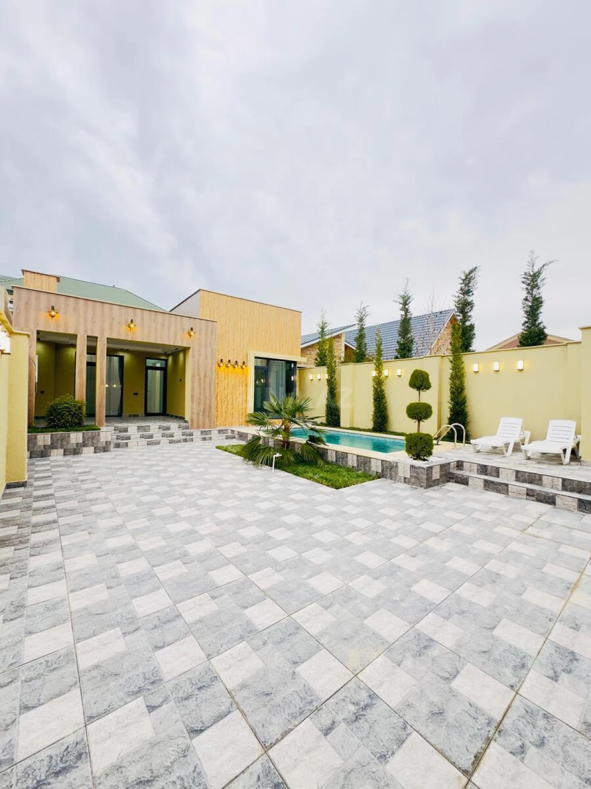 Satılır 4 otaqlı həyət evi 160 m²