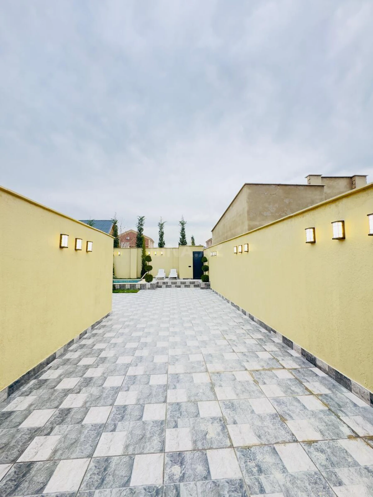 Satılır 4 otaqlı həyət evi 160 m²